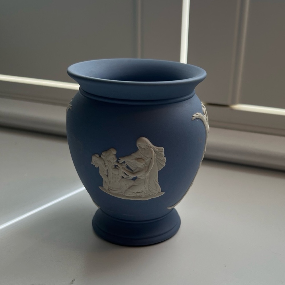 Wedgwood blue Jasperware small cache-pot shaped vase